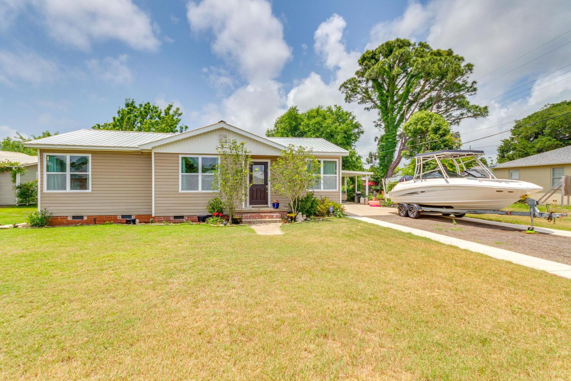 Pensacola Home With Private Spa Walk To Beach! Exterior photo